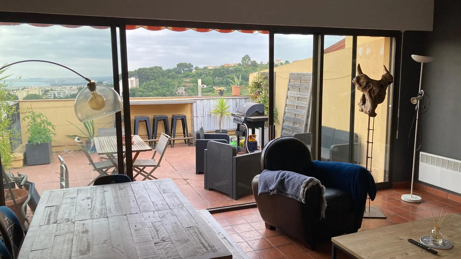 Apartment T2 Traversant Avec Une Grande Terrasse Et Piscine Cagnes-sur-Mer