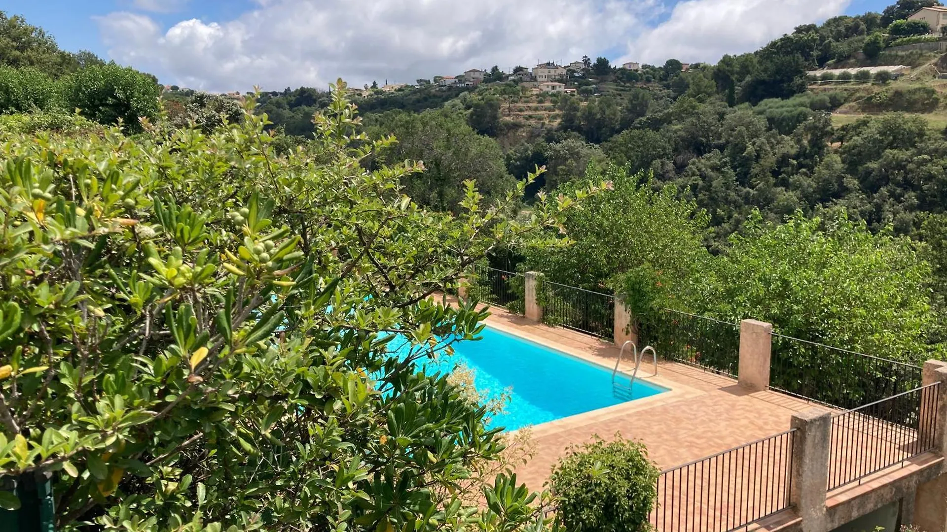 Apartment T2 Traversant Avec Une Grande Terrasse Et Piscine Cagnes-sur-Mer France
