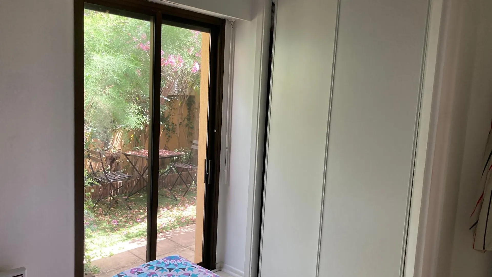 T2 Traversant Avec Une Grande Terrasse Et Piscine Cagnes-sur-Mer Apartment
