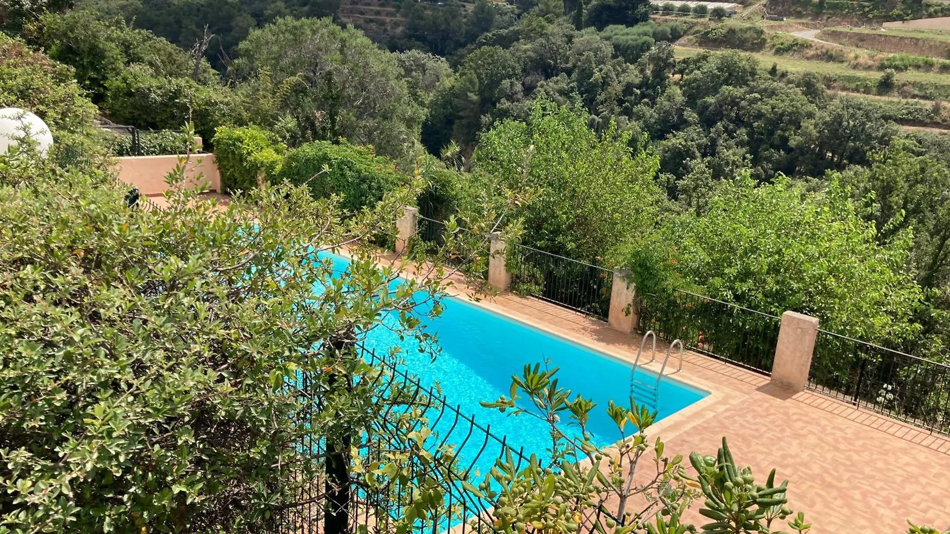 T2 Traversant Avec Une Grande Terrasse Et Piscine Cagnes-sur-Mer 0*,