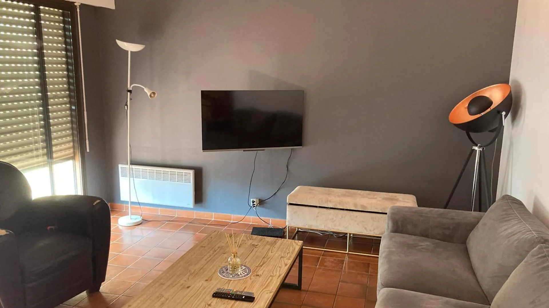 T2 Traversant Avec Une Grande Terrasse Et Piscine Cagnes-sur-Mer Apartment