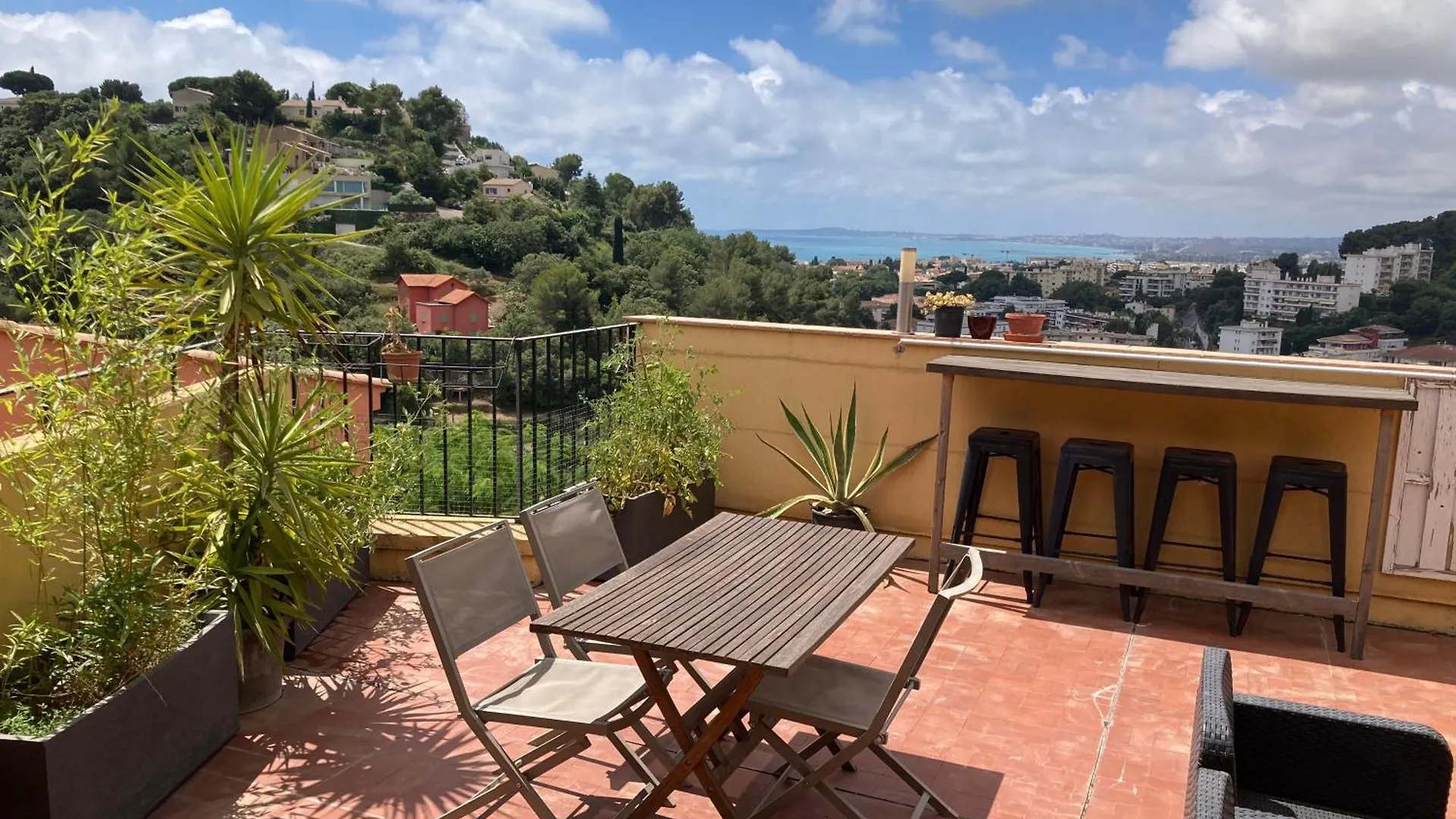 Apartment T2 Traversant Avec Une Grande Terrasse Et Piscine Cagnes-sur-Mer