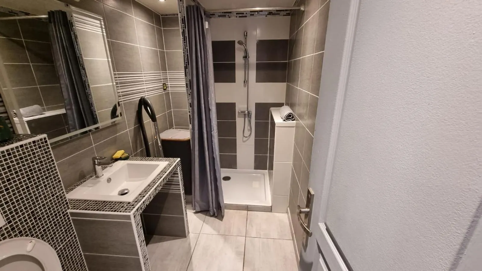 Apartment T2 Traversant Avec Une Grande Terrasse Et Piscine Cagnes-sur-Mer